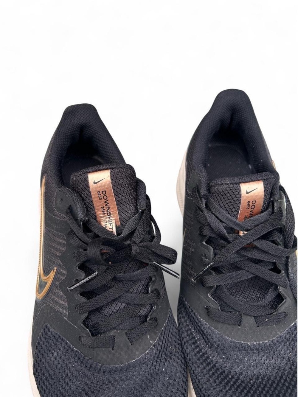 Nike Downshifter 11 Black Gold Running Sneakers Women’s 7.5 Athleisure Gym Shoes - Picture 3 of 6